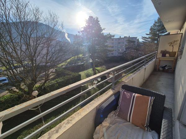 SOUS OFFRE D'ACHAT – T4 lumineux 61 m² avec balcons et parking - Vivre au calme avec vue montagnes