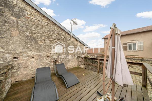 Appartement rénové 94,5m2, deux chambres, terrasse suspendue et jardin