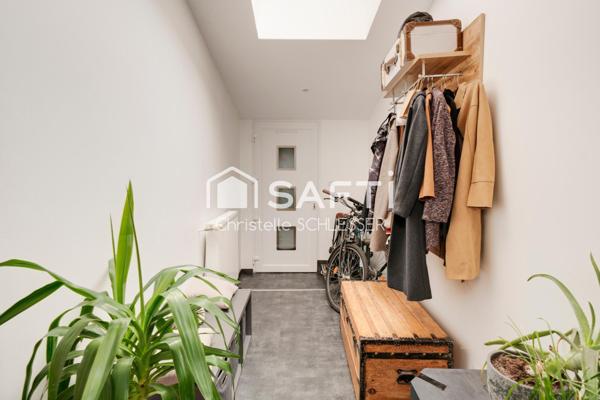 Appartement rénové 94,5m2, deux chambres, terrasse suspendue et jardin