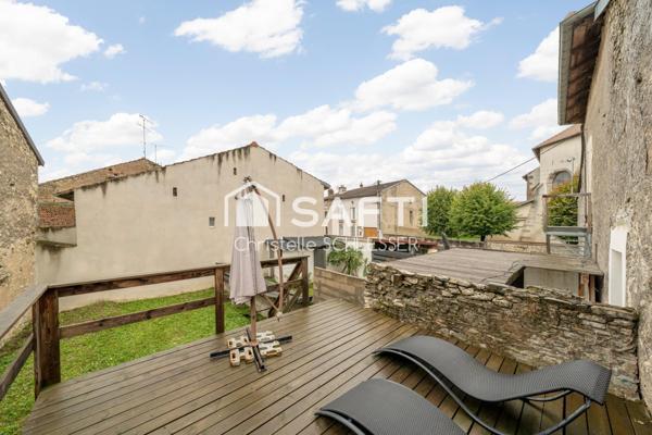 Appartement rénové 94,5m2, deux chambres, terrasse suspendue et jardin