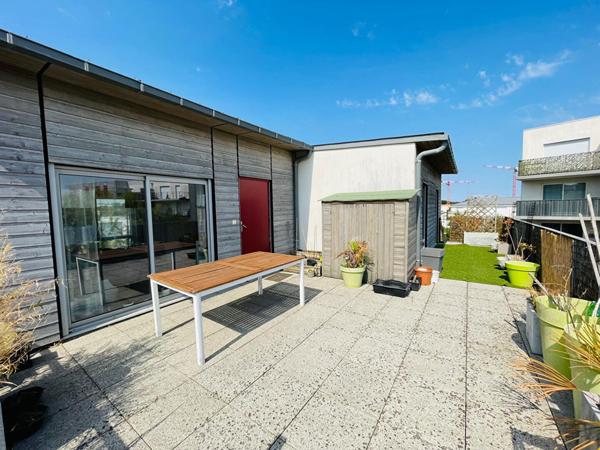 Doulon - Dans une résidence récente, retrouver ce cocon comprenant trois pièces, deux chambres. Grande terrasse, pkg en sous-sol.