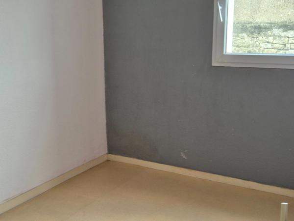 LUCON PROCHE COMMERCES ET LYCEES AGREABLE APPARTEMENT REZ DE JARDIN 50 M² / 2 CHAMBRES AVEC COURETTE