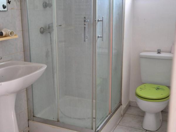 LUCON PROCHE COMMERCES ET LYCEES AGREABLE APPARTEMENT REZ DE JARDIN 50 M² / 2 CHAMBRES AVEC COURETTE