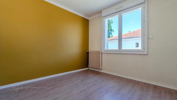 Appartement à vendre 3 pièces LESCAR (64) Jardin de 268m2 Parking et garage