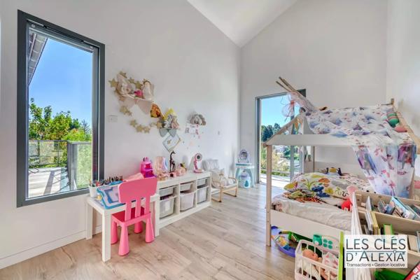 SAINT-DIDIER-AU-MONT-D’OR — SOMPTUEUSE MAISON CONTEMPORAINE AVEC PISCINE | 203 m² | TERRAIN 2 134 m²