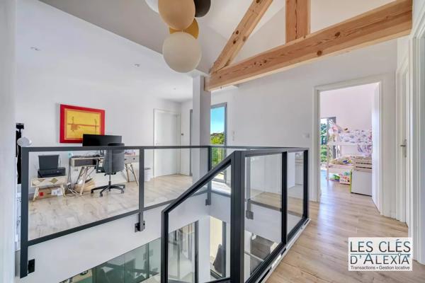 SAINT-DIDIER-AU-MONT-D’OR — SOMPTUEUSE MAISON CONTEMPORAINE AVEC PISCINE | 203 m² | TERRAIN 2 134 m²