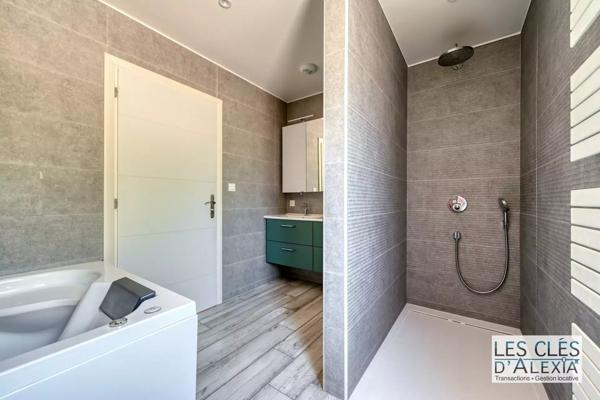 SAINT-DIDIER-AU-MONT-D’OR — SOMPTUEUSE MAISON CONTEMPORAINE AVEC PISCINE | 203 m² | TERRAIN 2 134 m²
