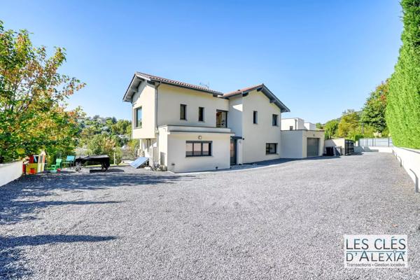 SAINT-DIDIER-AU-MONT-D’OR — SOMPTUEUSE MAISON CONTEMPORAINE AVEC PISCINE | 203 m² | TERRAIN 2 134 m²
