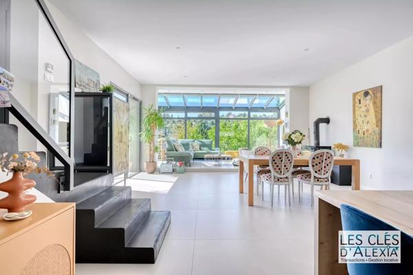SAINT-DIDIER-AU-MONT-D’OR — SOMPTUEUSE MAISON CONTEMPORAINE AVEC PISCINE | 203 m² | TERRAIN 2 134 m²