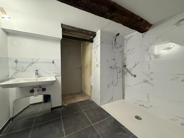 Maison de village avec beaucoup de potentiel