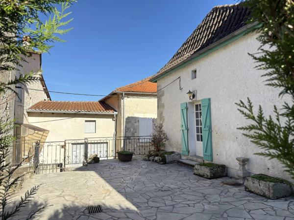 Maison de village avec beaucoup de potentiel