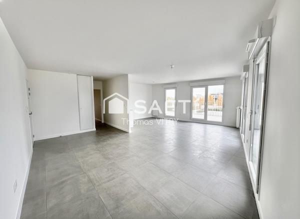 Appartement lumineux avec grande terrasse à Bondy