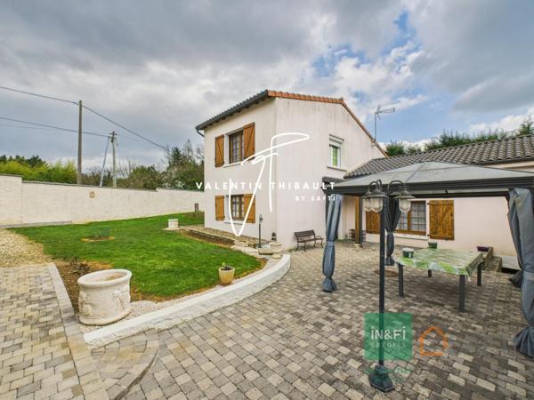 À Iteuil, aux portes de Poitiers : belle maison en pierres rénovée avec goût. 4 chambres, véranda, garage et jardin de 1 200 m²