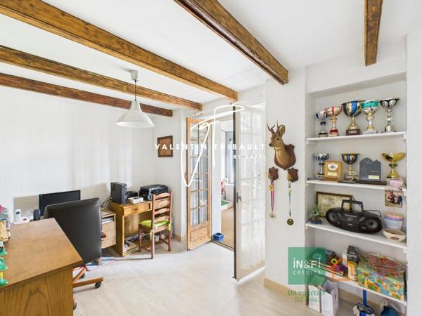 À Iteuil, aux portes de Poitiers : belle maison en pierres rénovée avec goût. 4 chambres, véranda, garage et jardin de 1 200 m²