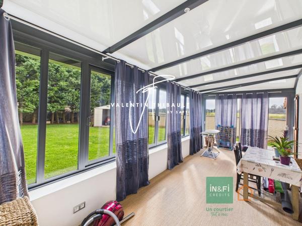 À Iteuil, aux portes de Poitiers : belle maison en pierres rénovée avec goût. 4 chambres, véranda, garage et jardin de 1 200 m²