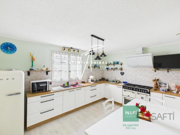 À Iteuil, aux portes de Poitiers : belle maison en pierres rénovée avec goût. 4 chambres, véranda, garage et jardin de 1 200 m²