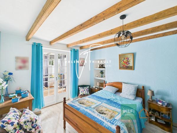 À Iteuil, aux portes de Poitiers : belle maison en pierres rénovée avec goût. 4 chambres, véranda, garage et jardin de 1 200 m²