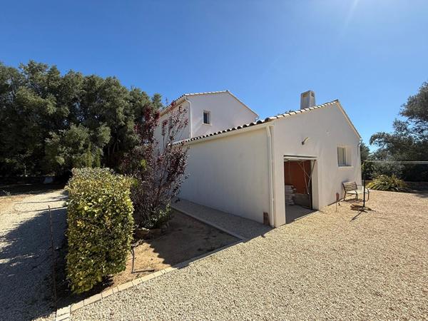 La Ciotat Maison récente T4 avec chambre au RDC garage et jardin - Havre de Paix.