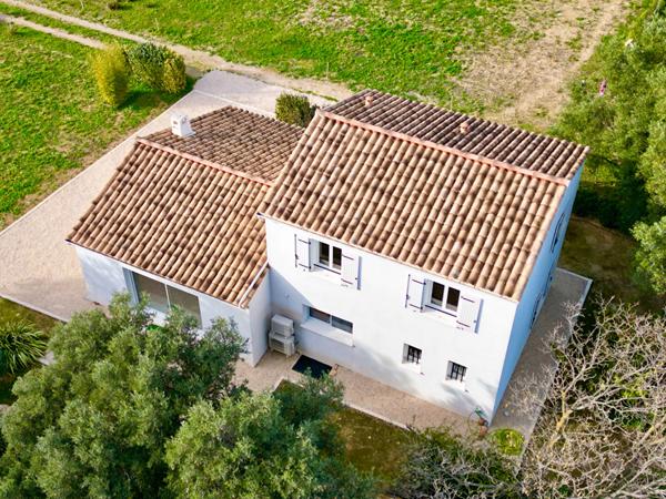 La Ciotat Maison récente T4 avec chambre au RDC garage et jardin - Havre de Paix.