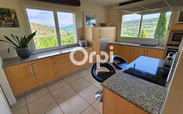 Maison à vendre    8 pièces •  Veyre-Monton