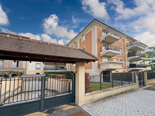 COUP DE COEUR F3 EN REZ-DE-JARDIN AVEC TERRASSE & JARDIN !