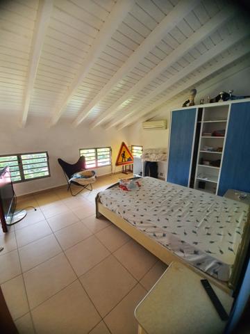Spacieuse villa architecte P6 vue mer éloignée avec piscine sur 1200 m² de terrain arboré et clos