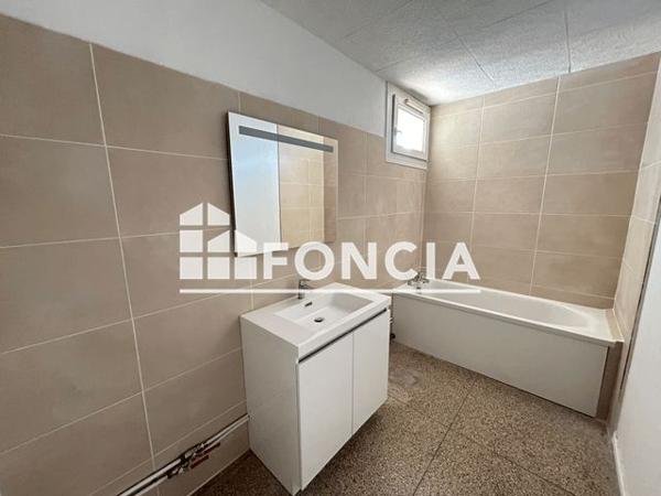 Location Appartement 4 pièces 80.9 m² - AVENUE DU MARECHAL JUIN Marignane 13700