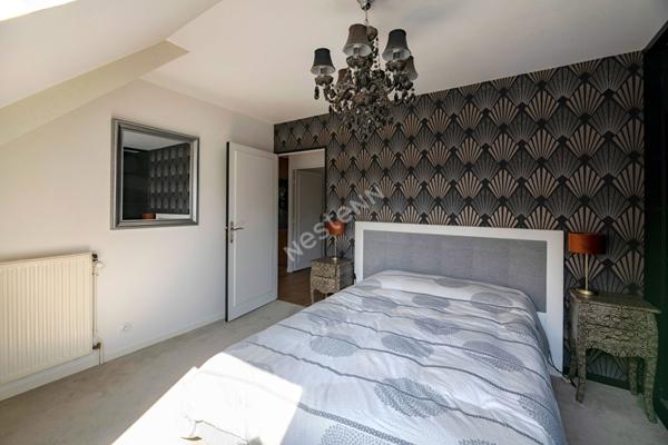 Maison entièrement rénovée avec goût - 3 chambres - 100 M2 au sol - Centre de Châteaugiron - jardin - garage