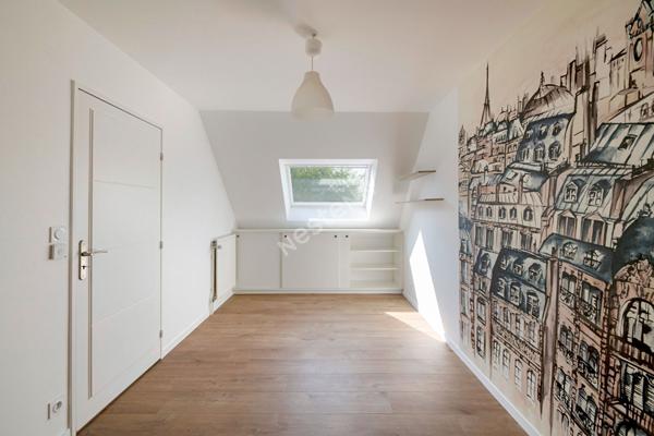 Maison entièrement rénovée avec goût - 3 chambres - 100 M2 au sol - Centre de Châteaugiron - jardin - garage