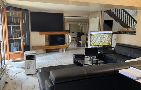 Belle maison familiale de 242 m2 sur terrain de 916 m2   Espaces généreux et prestations de qualité