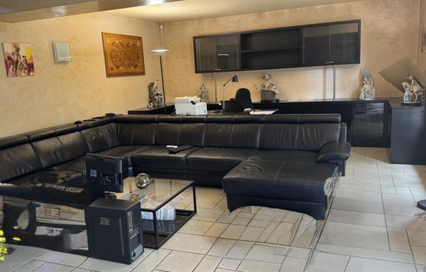 Belle maison familiale de 242 m2 sur terrain de 916 m2   Espaces généreux et prestations de qualité