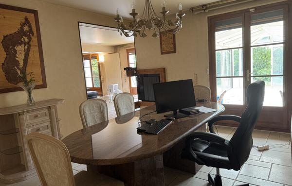 Belle maison familiale de 242 m2 sur terrain de 916 m2   Espaces généreux et prestations de qualité