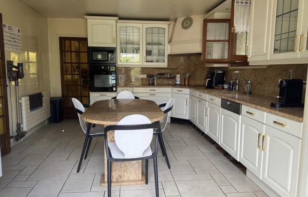 Belle maison familiale de 242 m2 sur terrain de 916 m2   Espaces généreux et prestations de qualité