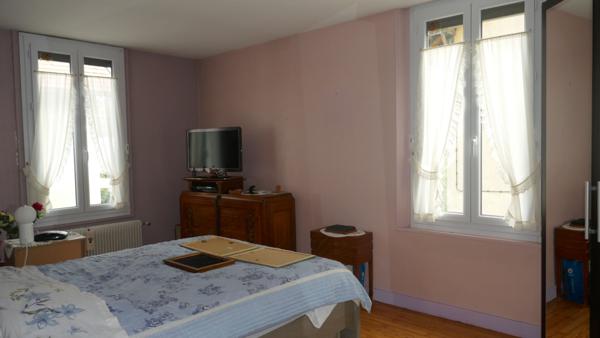 FAVERGES. APPARTEMENT DE 94.39M² AVEC CAVE ET GARAGE AU CENTRE VILLE