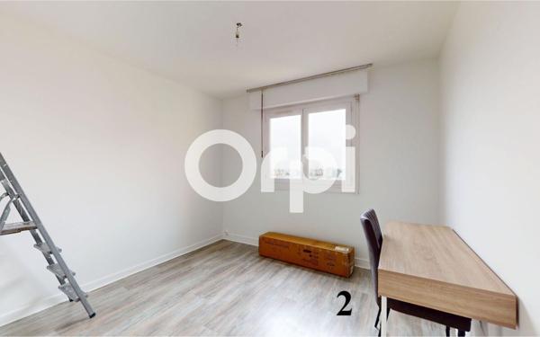 Appartement à louer    4 pièces •  Bron