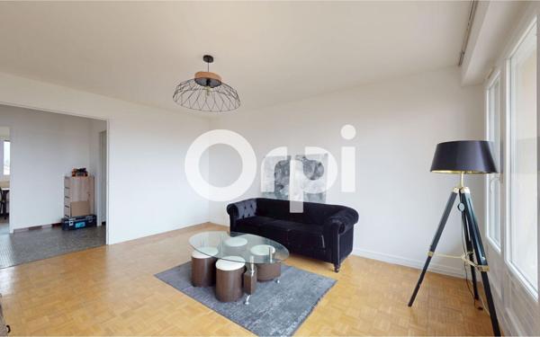 Appartement à louer    4 pièces •  Bron