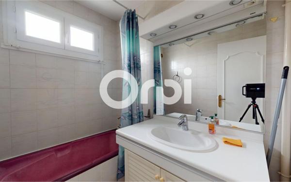 Appartement à louer    4 pièces •  Bron