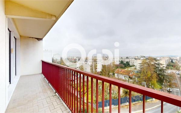 Appartement à louer    4 pièces •  Bron