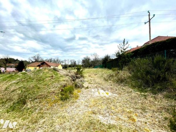 A VENDRE TERRAIN CONSTRUCTIBLE à Chassagnes de BLAVIGNAC