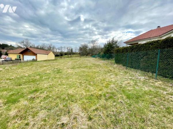A VENDRE TERRAIN CONSTRUCTIBLE à Chassagnes de BLAVIGNAC