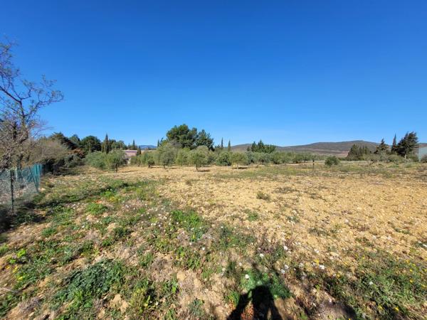 Terrain constructible viabilisé de 2533m²