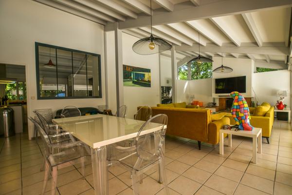 Villa plain-pied sur parc arboré de 4 724 m2 avec piscine