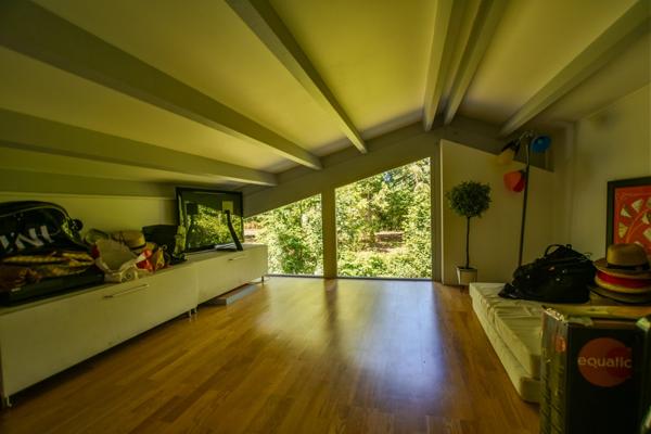 Villa plain-pied sur parc arboré de 4 724 m2 avec piscine