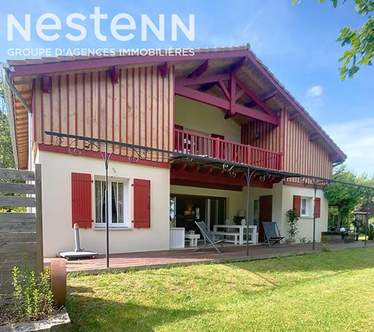 A vendre Maison 8 pièces 200m² et un appartement de 50m² sur terrain de 1500m²