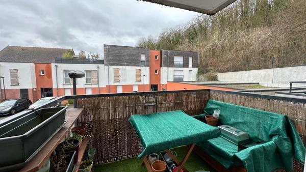 Appartement T3 avec terrasse situé à JAUX