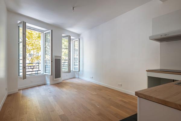 Appartement Paris 3 pièce(s) 43.86 m2