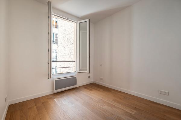 Appartement Paris 3 pièce(s) 43.86 m2