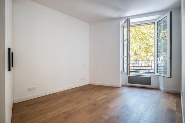 Appartement Paris 3 pièce(s) 43.86 m2
