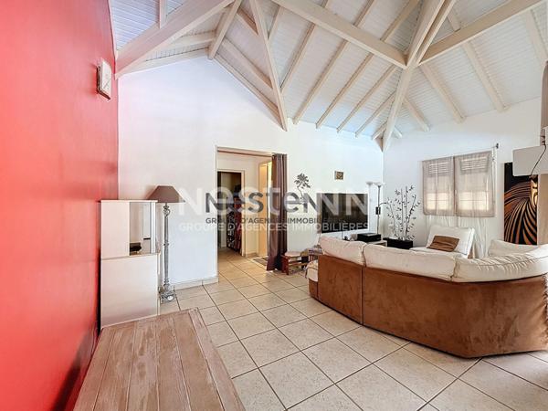 A VENDRE VILLA F4 AVEC PISCINE A BOIS-RADA SAINTE ROSE