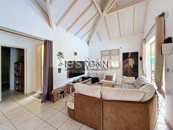 A VENDRE VILLA F4 AVEC PISCINE A BOIS-RADA SAINTE ROSE